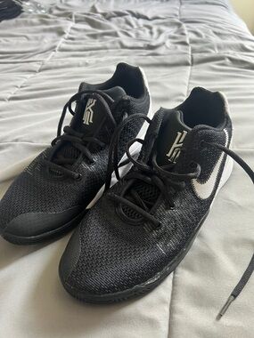 Nike Kids Black and White Sneakers Kyrie Low-Top